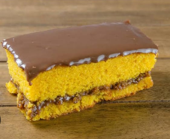 Bolo de Cenoura com Recheio e cobertura de brigadeiro